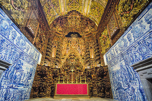 Schöner Schnitzaltar  größter in Portugal  Jesuitenkirche  Ponta Delgada  Insel Sao Miguel  Azoren  Portugal  Atlantik  Europa