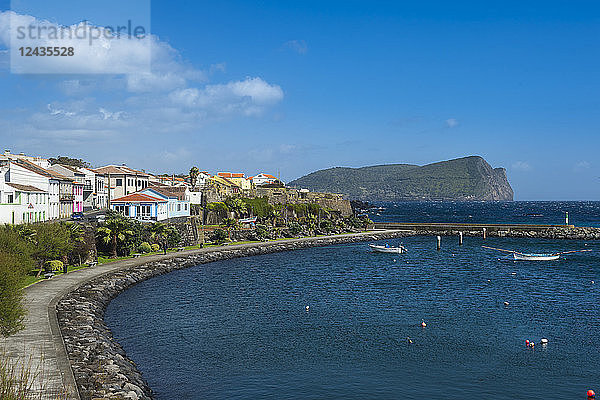 Blick über den Hafen von Sao Mateus de Calheta  Insel Terceira  Azoren  Portugal  Atlantik  Europa