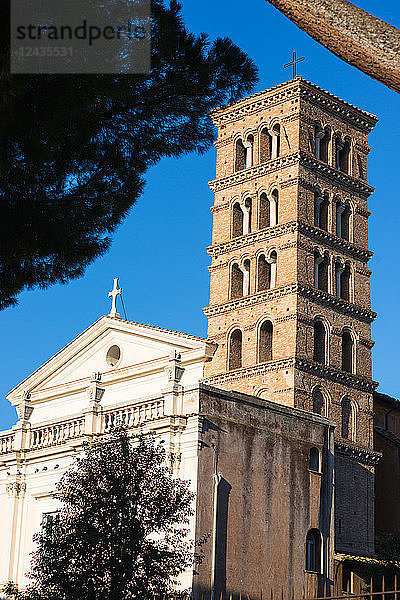 Die Basilica dei Santi Bonifacio e Alessio  eine Basilika  Pfarrkirche und Titularkirche auf dem Aventin-Hügel  Rom  Latium  Italien  Europa