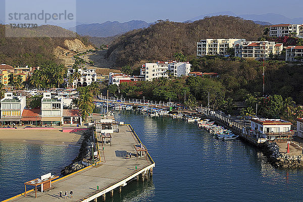 Hafen Santa Cruz  Huatulco  Bundesstaat Oaxaca  Mexiko  Nordamerika