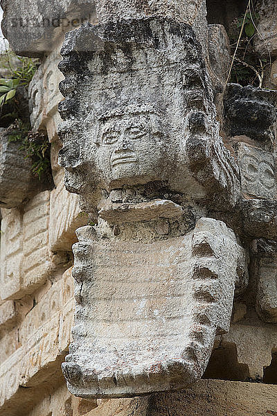 Schlangenmaul  mit menschlicher Maske  Palast  archäologische Stätte Labna  Maya-Ruinen  Puuc-Stil  Yucatan  Mexiko  Nordamerika