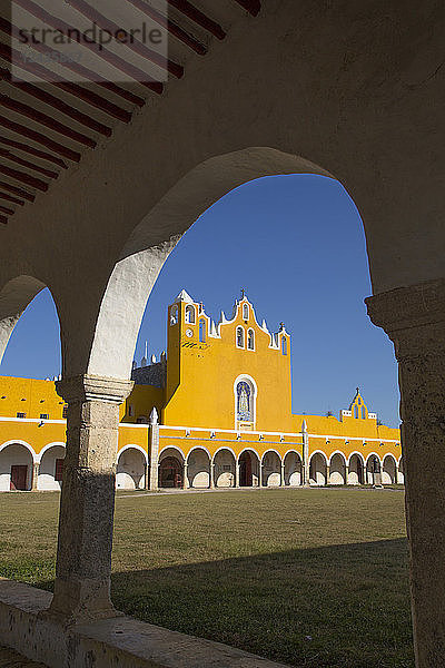 Kloster von San Antonio de Padua  fertiggestellt 1561  Izamal  Yucatan  Mexiko  Nordamerika