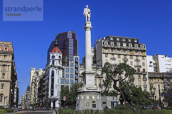 Statue  begrünte Plaza Lavalle  Standort des Teatro Colon  Congreso und Tribunales  Buenos Aires  Argentinien  Südamerika