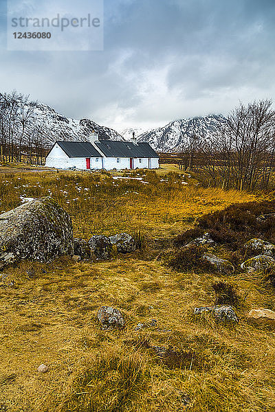 Wintersturm und Blackrock Cottage  Glencoe  Region Highland  Schottland  Vereinigtes Königreich  Europa