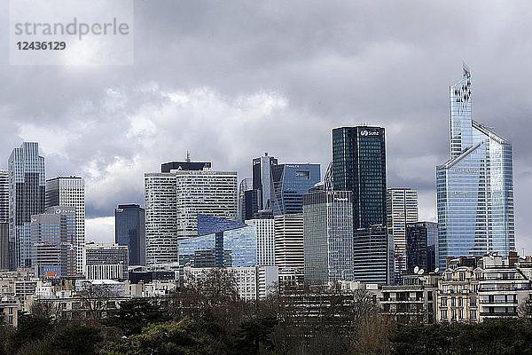 Skyline des Geschäftsviertels La Defense  Paris  Frankreich  Europa