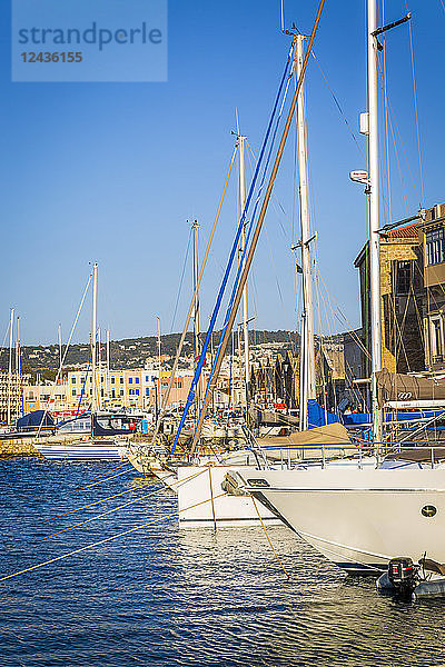 Yachten im Venezianischen Hafen  Chania  Kreta  Griechische Inseln  Griechenland  Europa