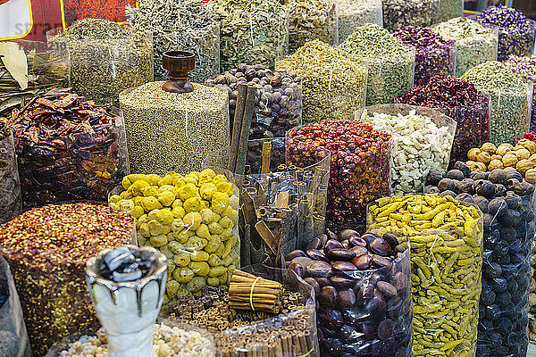 Gewürze zu verkaufen im Gewürzsouk  Al Ras  Deira  Dubai  Vereinigte Arabische Emirate  Naher Osten