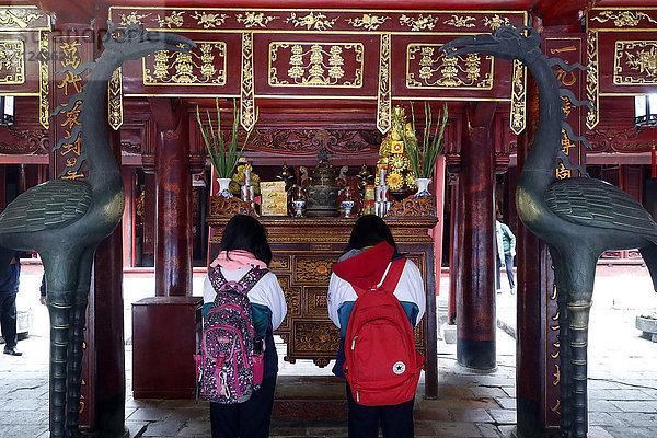 Konfuzius-Altar  Literaturtempel  ein konfuzianischer Tempel  ehemals ein Zentrum des Lernens in Hanoi  Vietnam  Indochina  Südostasien  Asien