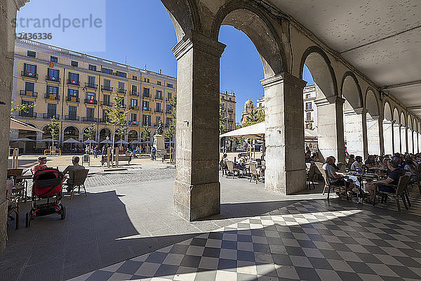 Arkaden in der Altstadt  Girona  Katalonien  Spanien  Europa