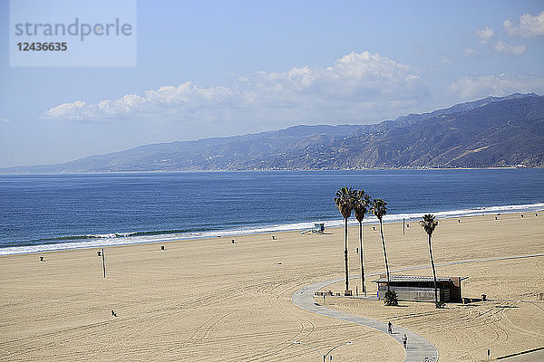 Strand  Santa Monica  Pazifischer Ozean  Malibu Mountains  Los Angeles  Kalifornien  Vereinigte Staaten von Amerika  Nordamerika