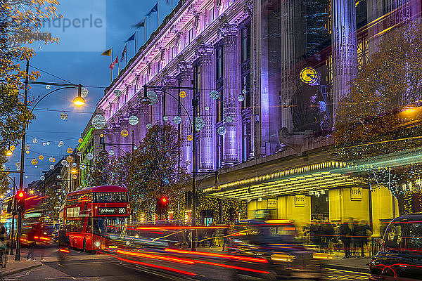 Selfridge's Department Store  Weihnachtsbeleuchtung  Oxford Street  The West End  London  England  Vereinigtes Königreich  Europa