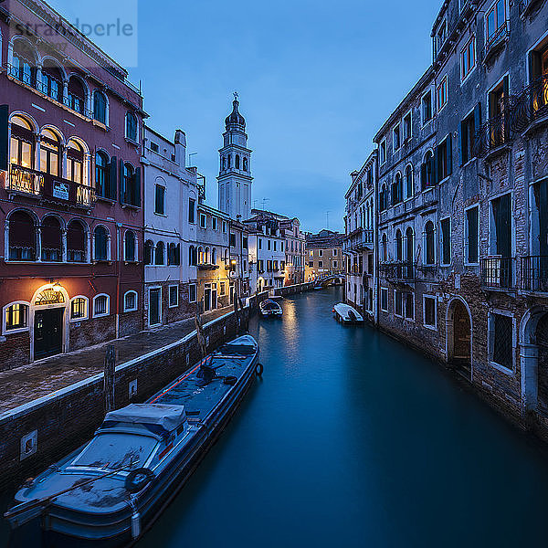 Kanal bei Nacht  San Marco  Venedig  UNESCO-Weltkulturerbe  Provinz Venetien  Italien  Europa