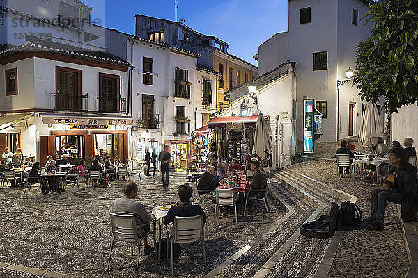 Abendrestaurants in der Placeta de San Gregorio  Gebiet Albaicin  Granada  Andalusien  Spanien  Europa