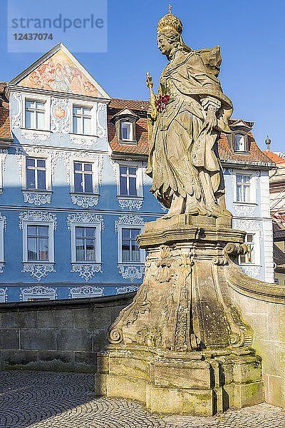 Die Statue der Kaiserin Kunigunda auf der Unteren Brücke  Bamberg  UNESCO-Welterbe  Oberfranken  Bayern  Deutschland  Europa