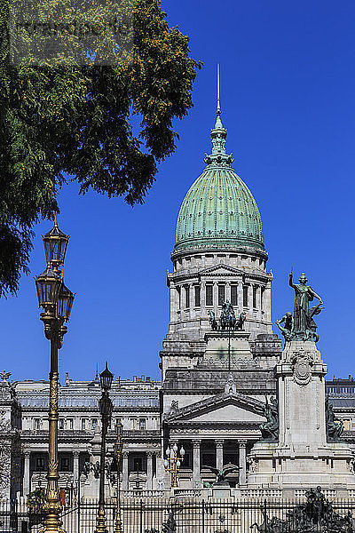 Grüner Kuppelpalast Palacio del Congreso  Plaza Congreso  Congreso und Tribunales  Buenos Aires  Argentinien  Südamerika