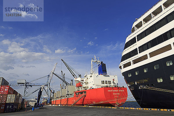 Frachtschiff  Hafen Corinto  Provinz Chinandega  Nicaragua  Mittelamerika