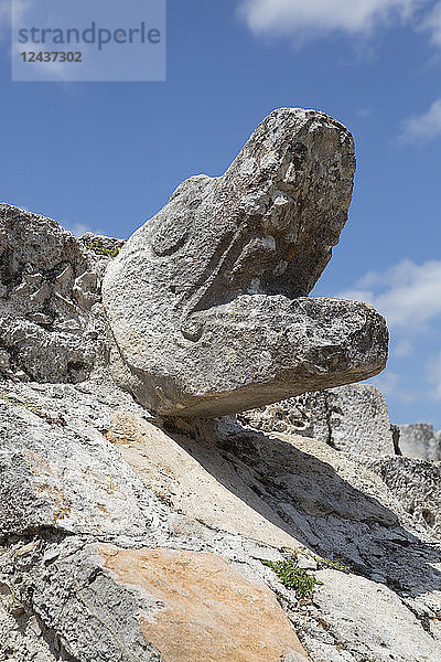 Schlangenkopf  Tempel der Krieger  Maya-Ruinen  Mayapan Archäologische Stätte  Yucatan  Mexiko  Nordamerika