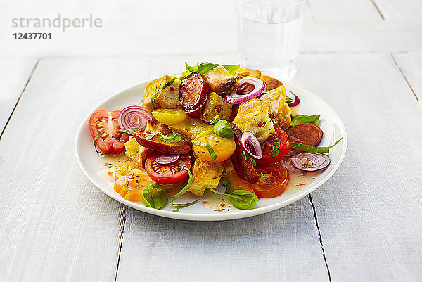 Mediterranean salad with Chorizo