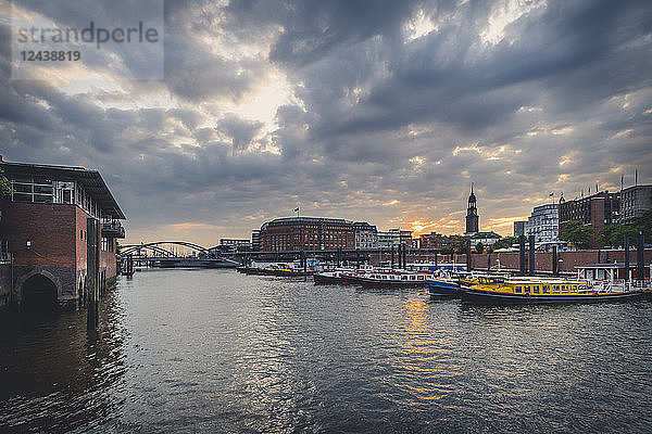 Germany  Hamburg  inland harbour with St. Michaelis Church in background