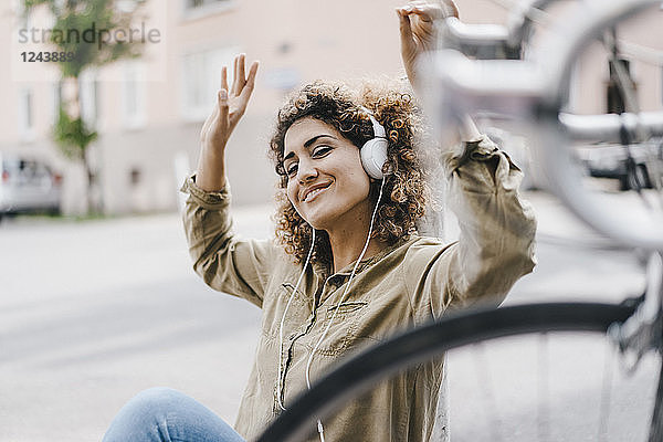 Woman in the city listening music with headphones