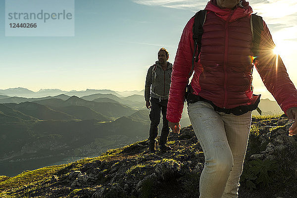 Austria  Salzkammergut  Couple hiking in the mountains