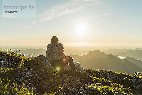 Austria  Salzkammergut  Hiker in the mountains taking a break