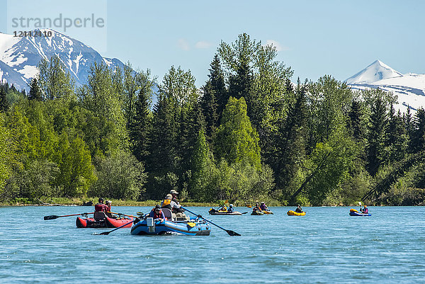 Rafting auf dem Kenai River  Süd-Zentral-Alaska; Alaska  Vereinigte Staaten von Amerika
