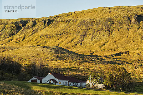 Bauernhof im ländlichen Island an der Südküste des Landes; Island