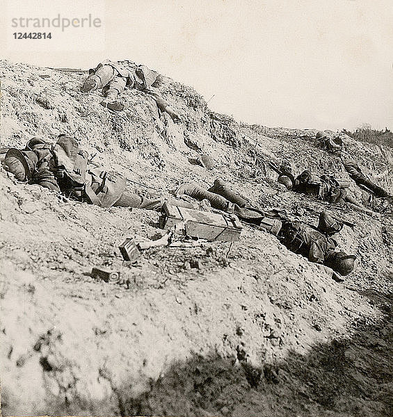 Stereoview WW1  Der Große Krieg Realistische Reisen Militärfotos um 1918. Tagesanbruch auf dem Vimy-Kamm nach einem verbissenen und ungestümen britischen Angriff auf die Anhöhe  7. April 1917