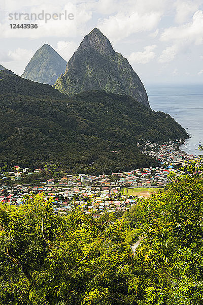 Die Pitons (Gros Pitons & Petit Piton) bei Soufriere  St. Lucia