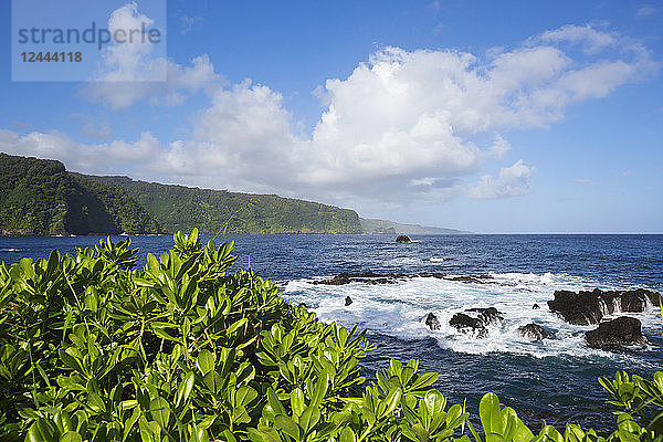 Nordküste von Maui von der Keanae-Halbinsel aus gesehen  Keanae  Maui  Hawaii  Vereinigte Staaten von Amerika
