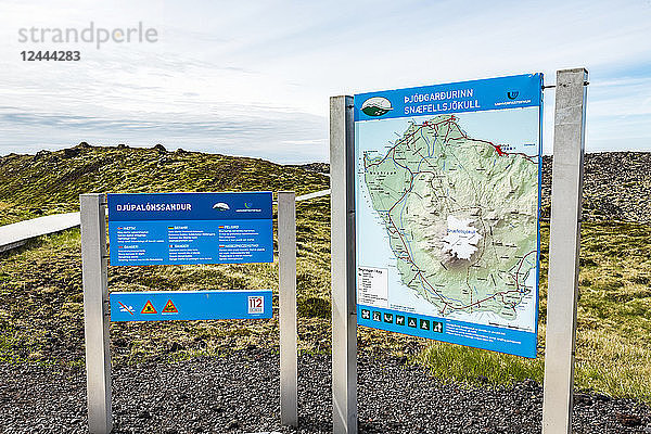 Ein Schild mit Touristeninformationen im Snaefellsjokull-Nationalpark in Westisland  Island