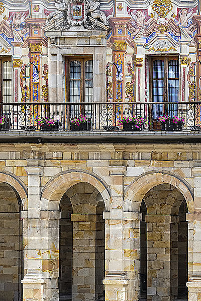 Prächtige Fassade des Rathauses von Durango  Durango  Vizcaya  Pais Vasco  Spanien