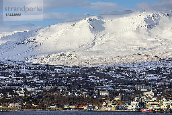 Die Stadt Akureyri in Nordisland  Aklureyi  Island