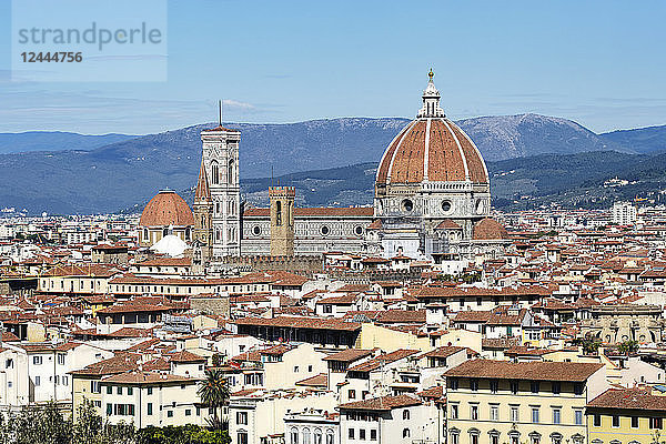 Stadtbild von Florenz mit dem Florentiner Dom  Giottos Campanile und Brunelleschis Kuppel  Florenz  Toskana  Italien