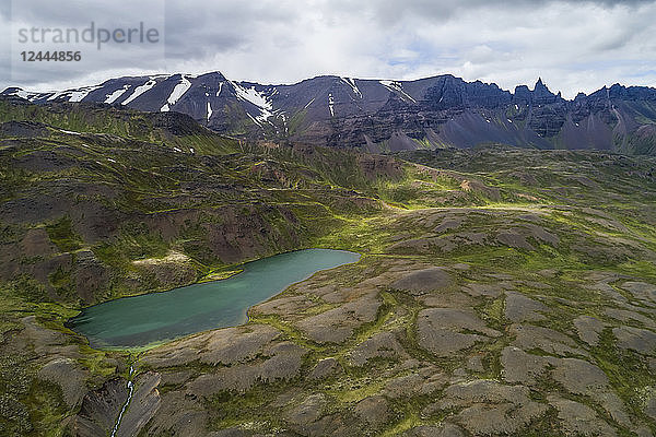 Bergsee im ländlichen Nordisland  Island