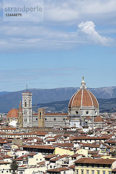 Stadtbild von Florenz mit dem Florentiner Dom  Giottos Campanile und Brunelleschis Kuppel  Florenz  Toskana  Italien
