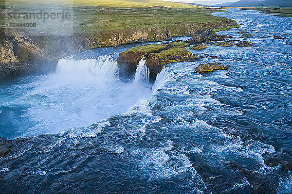 Godafoss  auch bekannt als Wasserfälle der Götter   Nordisland  Island