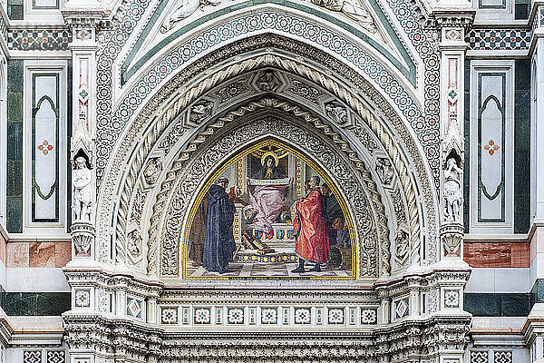 Mosaik der Jungfrau Maria an der Fassade der Kathedrale von Florenz  Kathedrale der Heiligen Maria von der Blume  Florenz  Toskana  Italien