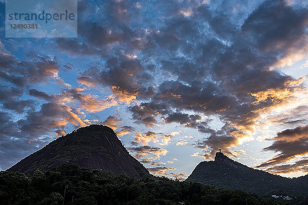 Sonnenuntergang auf dem Berg Corcovado  Tijuca-Nationalpark  Rio de Janeiro  Brasilien