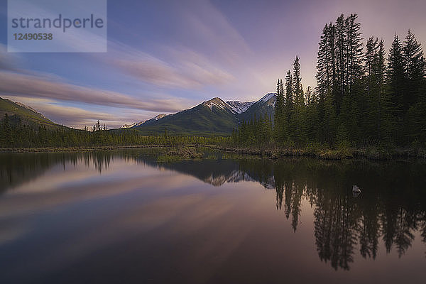 Landschaftliche Ansicht des Vermillion Lake in British Columbia  Kanada