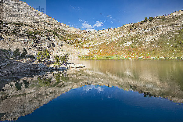 Reflexion von Ruby Mountain in Lamoille Lake in Nevada  USA