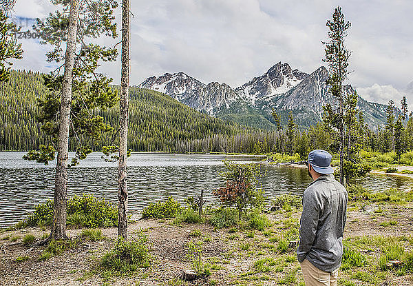 Blick auf den Stanley-See und die Sawtooth Mountains