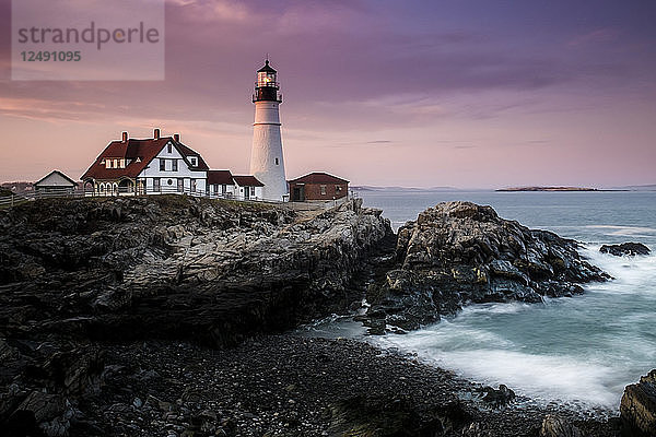 Cape Elizabeth in Maine ist die Heimat des Leuchtturms Portland Head Light.