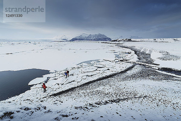 Drei Fotografen in der Schneelandschaft von Jokulsarlon  Island