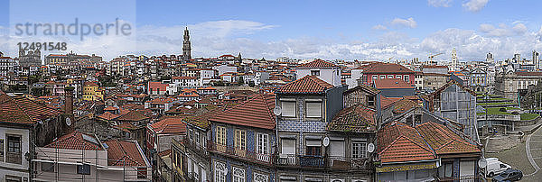 Alte Häuser des historischen Stadtzentrums von Oporto  Portugal