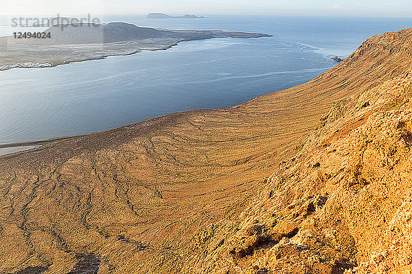 Vulkanische Landschaft auf Lanzarote  La Graciosa  Spanien