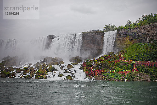American Falls und die Bridal Veil Falls  die zu den Niagarafällen gehören.