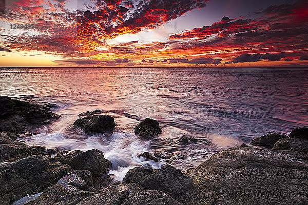 Kaunolu-Küste bei Sonnenuntergang  Lana`i  Hawai`i