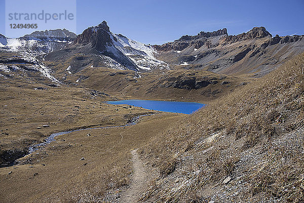 Erster Blick auf den Eissee vom Wanderweg aus gesehen